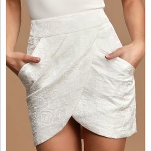White Jacquard skirt from Lulus / NWT